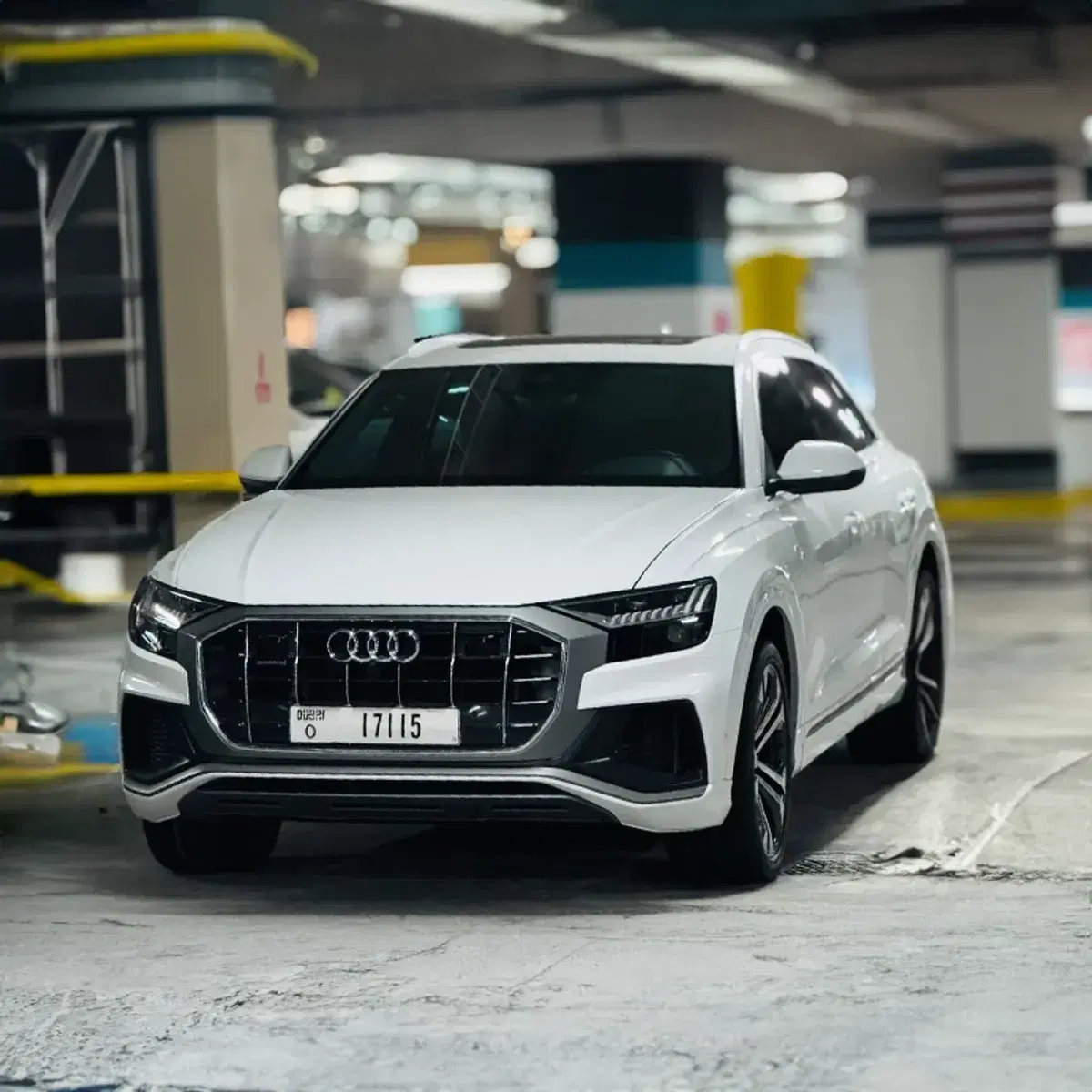 Audi Q8 2022 White full option available through primerentalcar.com