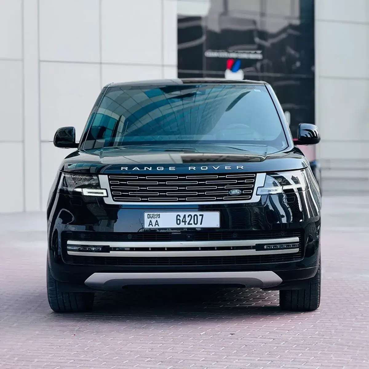 Range Rover Vogue 2024 available through primerentalcar.com